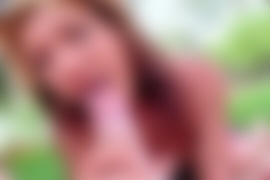 'Beach'-Szene aus Süße Bikinimaus vom Strand geholt und mit Dildo und Schwanz verwöhnt