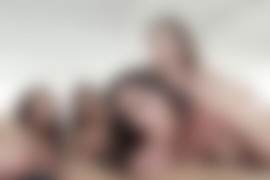 'Sex Party'-Szene aus Baby Nicols, Elle Rose & Lara Duro - Pijama Parties With Fat Cocks