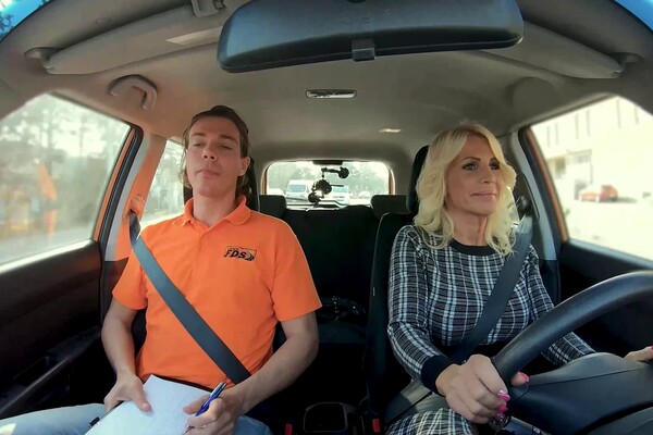 'Missionarsstellung'-Szene aus Tiffany Rousso - Fake Driving School 14