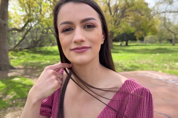 'Busty'-Szene aus Summer Renee - Busty New Girls 2