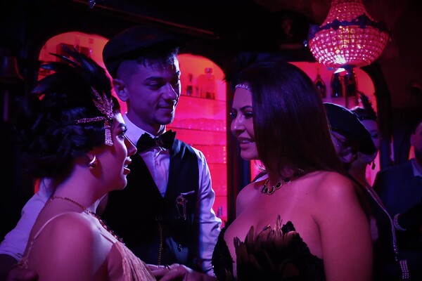 'Pärchentausch'-Szene aus Entfesselte Begierde in Rotlicht-Verführung