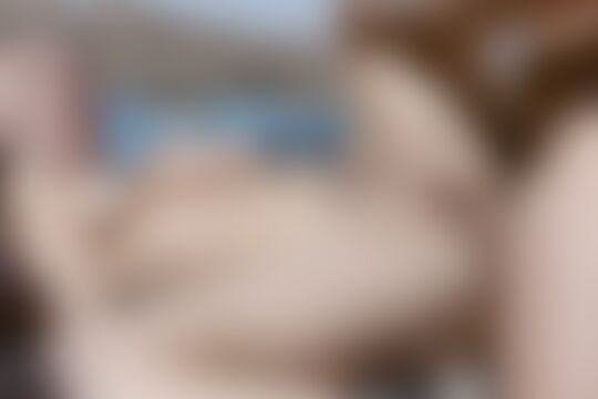 'Outdoor'-Szene aus Lena Paul - Hot & Sticky Poolside