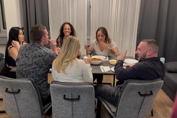 'Berlin'-Szene aus Alice Wild, Anita Rover & Cléa Gaultier - Sexfriends Berlin