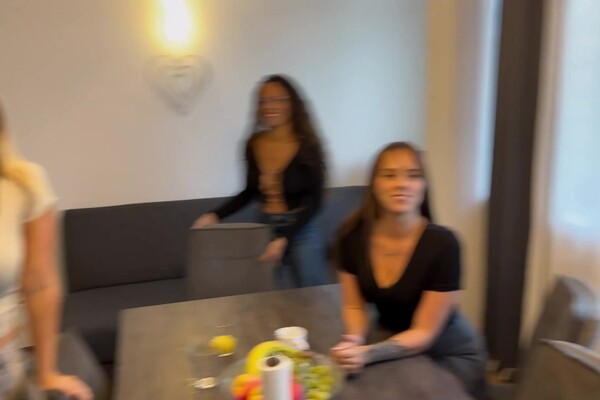 'Berlin'-Szene aus Alice Wild, Anita Rover & Cléa Gaultier - Sexfriends Berlin