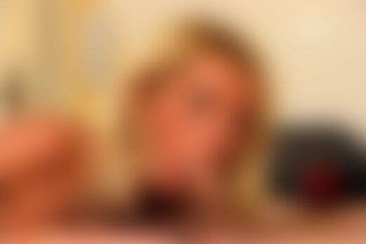 'Hässlich'-Szene aus Blondes Babe im Lackhöschen reitet ranzigen Typen