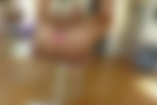 'Schamlippen'-Szene aus Blonde Marina Visconti mag es den Arsch und die Schamlippen zu dehnen