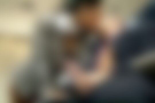 'Krankenschwester'-Szene aus Gruppensex im Flugzeug