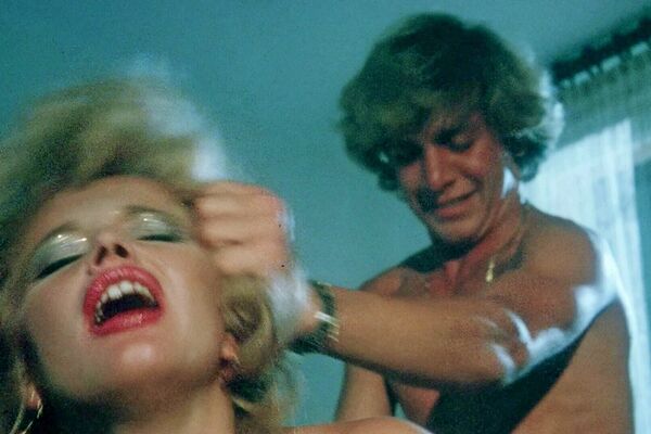 'Sex am Strand'-Szene aus Die Mädchen von St. Tropez (Tabu) Szene 2