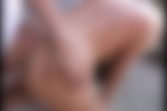 'Paar'-Szene aus Paar wird beim saugen, rammeln und ficken im Innenhof beobachtet