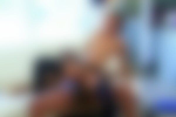 'Strapse'-Szene aus Die schwarze Schönheit Skin Diamond zu Hause in ihren schwarzen Strapsen gefickt