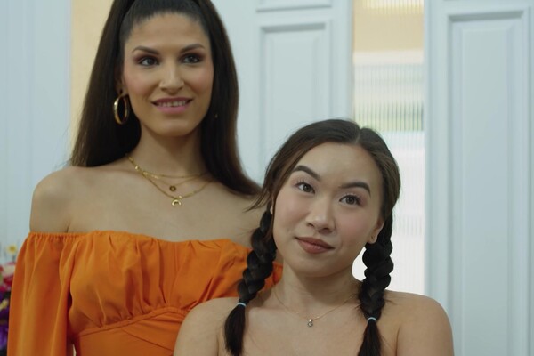 'Hinter den Kulissen'-Szene aus Kimmy Kimm, Syren De Mer & Zariah Aura - TS Cheaters 7