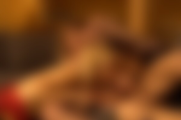 'Spiel'-Szene aus Emma Klein & Sharon White - Histoires Vraies À La Montagne