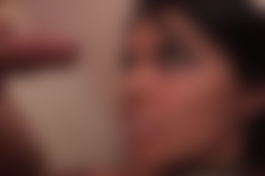 'Paar'-Szene aus Mädchen legt sich ins Bett während neben ihr ein Paar hart fickt