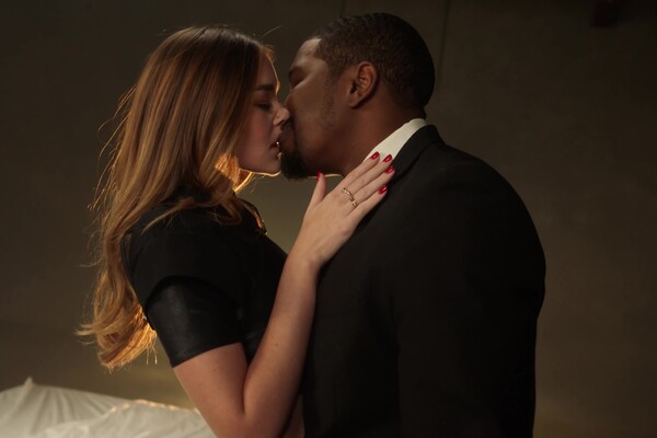 'Exhibitionismus'-Szene aus Della Cate - Pretty Things That Men Like