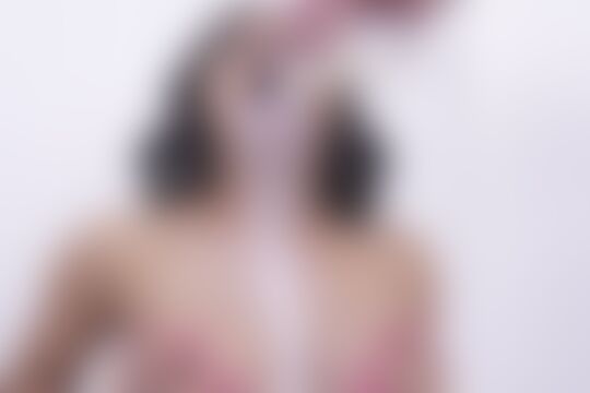 'Strapse'-Szene aus Sexy Spanierin Julia De Lucia wartet an der Straße um gefickt zu werden