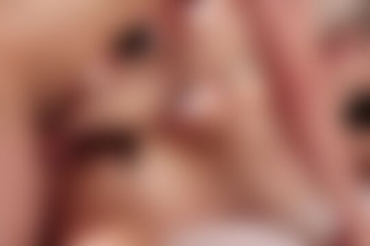 'Zierlich'-Szene aus Der zierliche brünette Teenie Willow Hayes hat eine süße haarige Muschi, die gefickt werden will