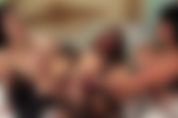 'Alien'-Szene aus Aletta Ocean & Amanda Black - Hostessen im Härtetest