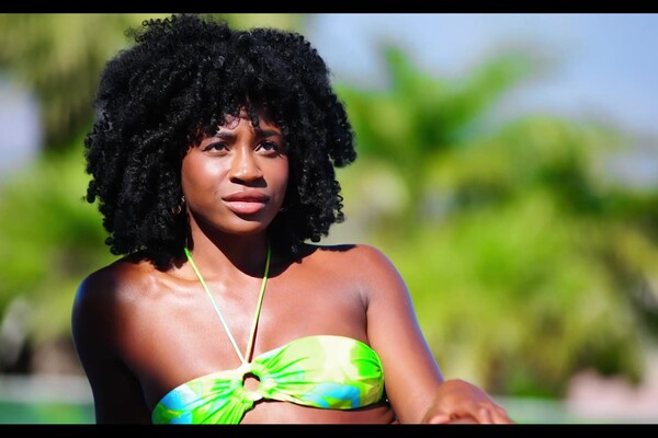 'Skinny'-Szene aus Nicole Kitt - Skinny Dip