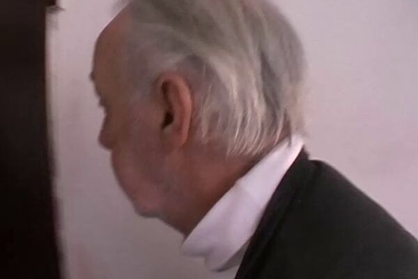 'Sex mit Opa'-Szene aus Zwei Opis teilen sich ein süßes Früchtchen