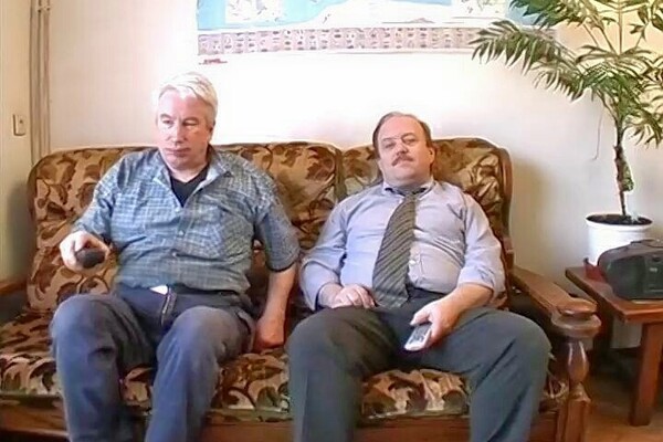 'Sex mit Opa'-Szene aus Junges Luder mit orangem Haar lässt zwei Opis ran