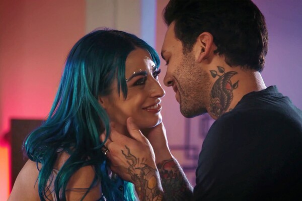 'Leder'-Szene aus Jewelz Blu - Goth Nymphos