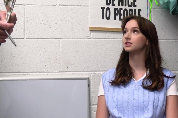 'Büro'-Szene aus Melanie Marie - Shoplyfter 22