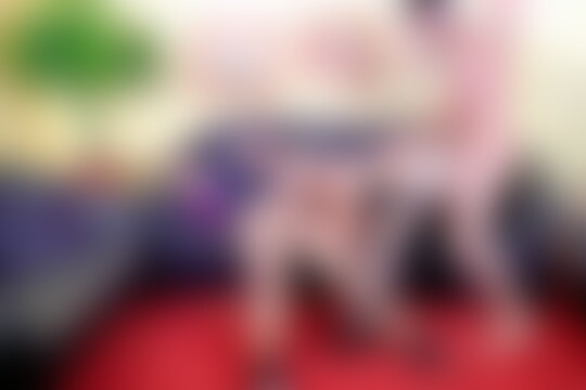 'Hausmeister'-Szene aus Die saftige Scarlett Scott von zwei Schwänzen bedient