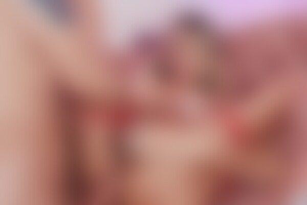 'Solo'-Szene aus Isabella Salvatore - I Kissed A Trans And I Liked It