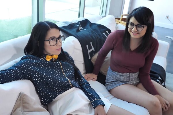 'Jeans'-Szene aus Alex Coal & Leda Lotharia - Daughter Swap 12