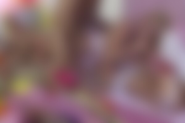 'Bikini'-Szene aus Cyprus Isles, Jamie Brooks & Stacy Saran - Bikini-Schlampen