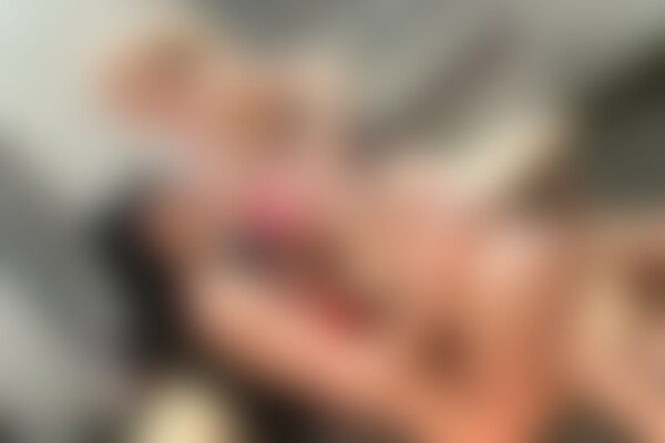 'Bikini'-Szene aus Ella Mai & Loulou Petite - Bikini-Schlampen