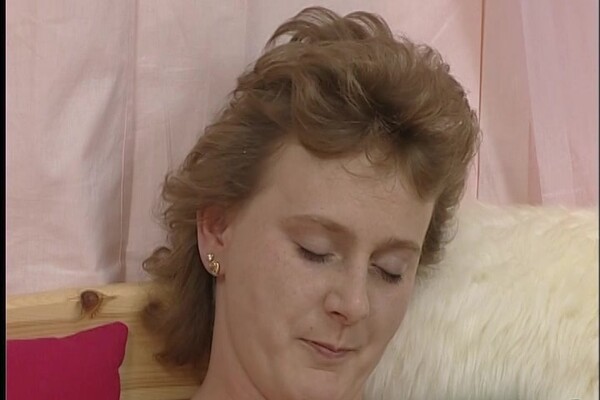 'Berlin'-Szene aus Hausfrauen machen die Beine breit (Berlin EroticX) Szene 4