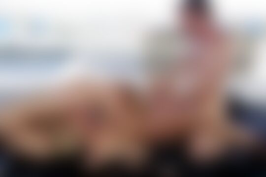 'Fesselspiele'-Szene aus Heißer Dreier mit zwei wunderschönen blonden Teens