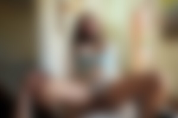 'Busty'-Szene aus Izy Bella Blu - Busty Petite 17