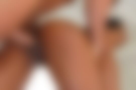 'Kinky'-Szene aus Kira Noir - My White Masseur