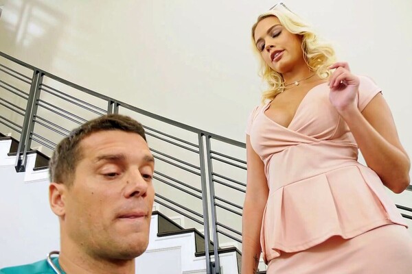 'Arzt'-Szene aus Athena Palomino - Cuck My Life And Fuck My Wife 2