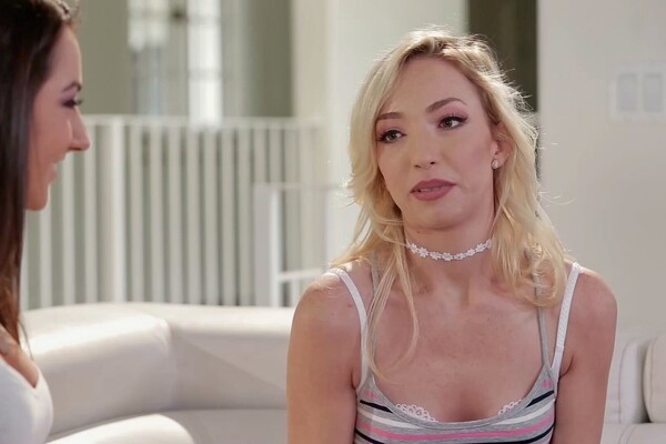 'Mexikanisch'-Szene aus Lily Adams & Zoe Parker - Something You Can't Refuse