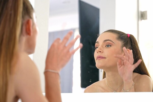 'Dusche'-Szene aus Juniper Ren - Young Girl Seductions 25