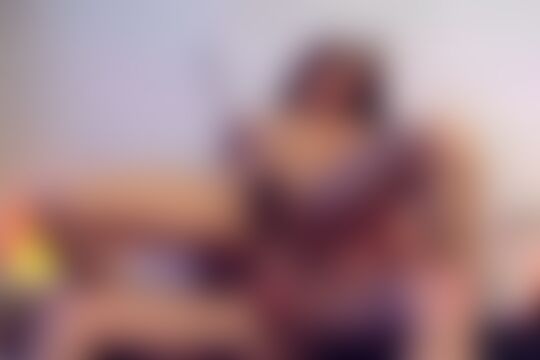 'Geburtstag'-Szene aus Schlankes brünettes Babe bekommt satten Arschfick zum Geburtstag