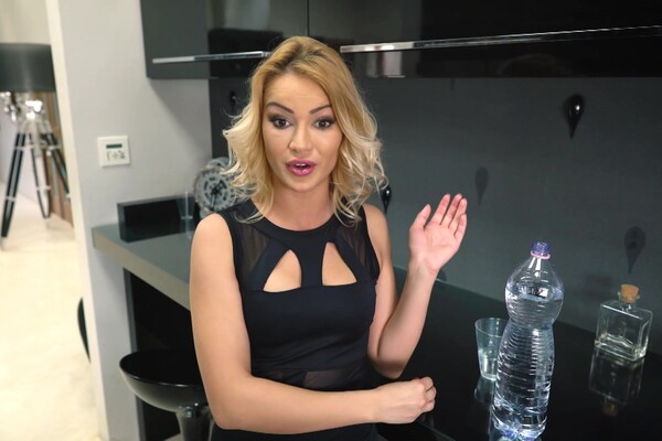 'Office'-Szene aus Cherry Kiss - Intimität im Büro