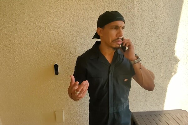 'Blowjob'-Szene aus Angel Minx & Foxxxy Darlin - Black And White Girl Threesome