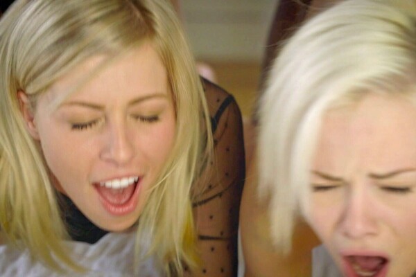 'Riesenschwanz'-Szene aus Elsa Jean & Zoey Monroe - Interracial Orgies