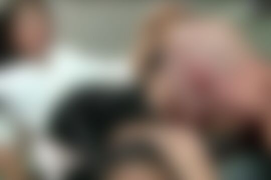 'CFNM'-Szene aus Asa Akira - CFNM - Clothed Female Naked Male: Boss'd Around!