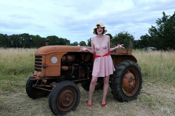 'FKK'-Szene aus Milena Steel - FKK-Urlaub