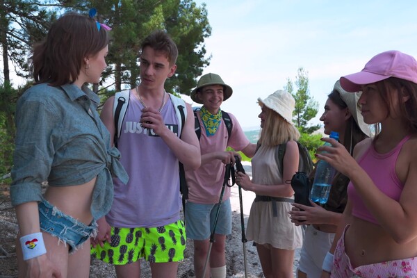 'Dirty Talk'-Szene aus Angel Rai, Elise Moon & Nika Nut - Sweeties Take A Hike