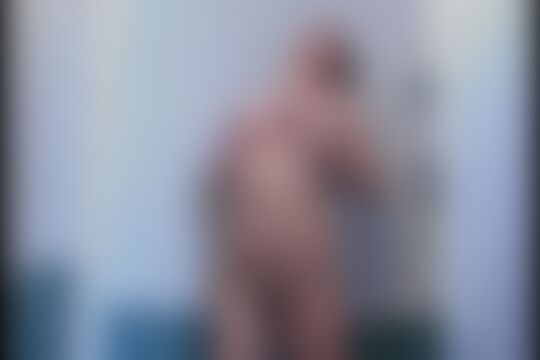 'Dusche'-Szene aus Junger Rotschopf solo in der Dusche