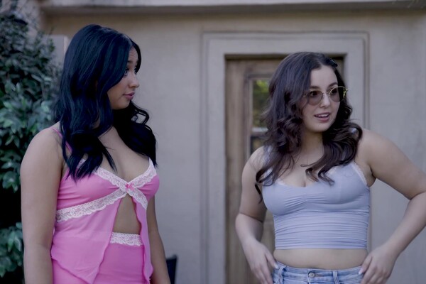 'Horror'-Szene aus Leana Lovings & Ophelia Purr - Sorority Girls 3