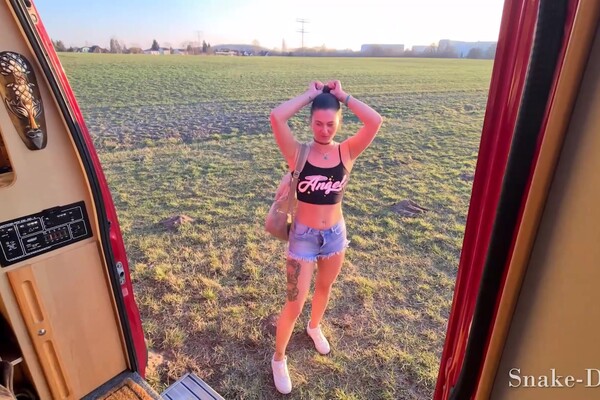 'Urlaub'-Szene aus Kathy Deep & Mona Mononoke - Die Fremd-Fick-Falle: Gemein aber geil!