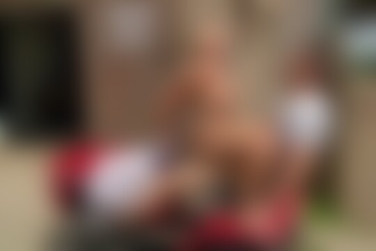 'Clown'-Szene aus Älteres Au Pair Girl benötigt Schwanz. Sofort