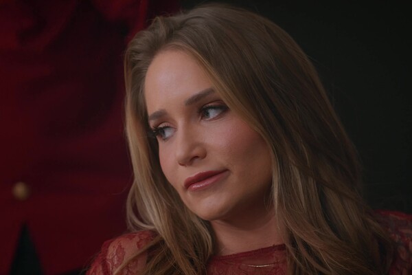 'Office'-Szene aus Athena Anderson - The Experienced Blonde